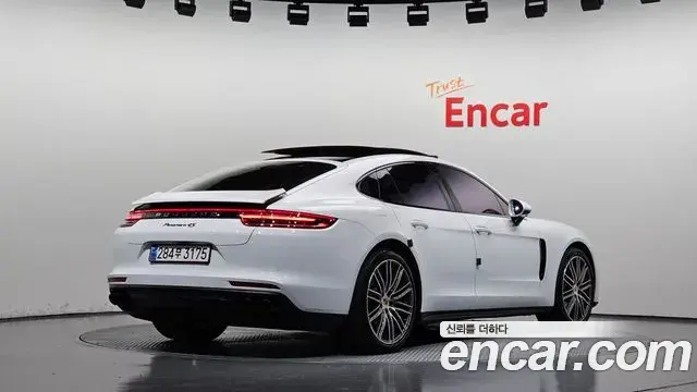 Porsche Panamera 2018 — Фото 1/20
