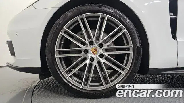 Porsche Panamera 2018 — Фото 4/20