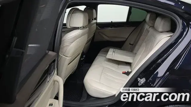 BMW 5 Series 2019 — Фото 12/20