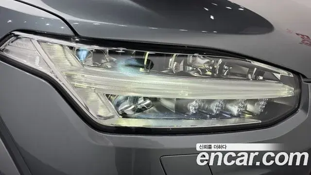 Volvo XC90 2020 — Şəkil 35/38
