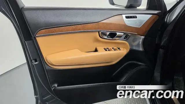 Volvo XC90 2020 — Şəkil 31/38
