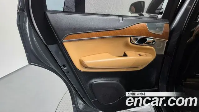 Volvo XC90 2020 — Şəkil 26/38