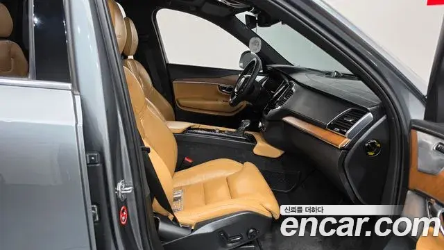 Volvo XC90 2020 — Şəkil 13/38