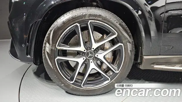 Mercedes-Benz GLE-Class 2023 — Photo 5/20