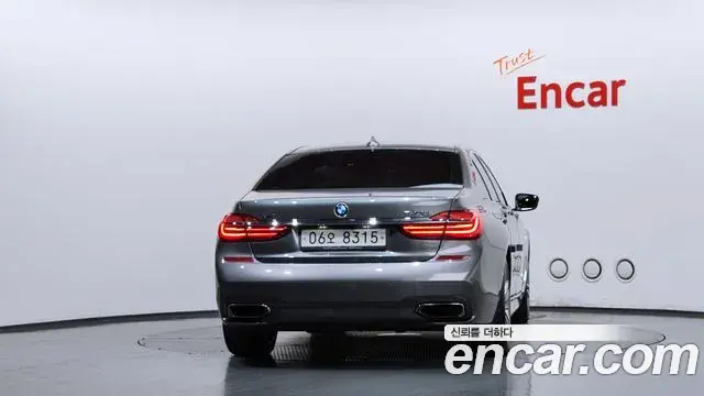 BMW 7 Series 2018 — Фото 4/20