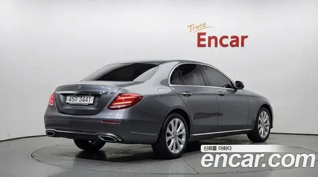 Mercedes-Benz E-Class 2018 — Фото 2/20
