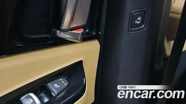Kia Carnival 2022 — Photo 19/20