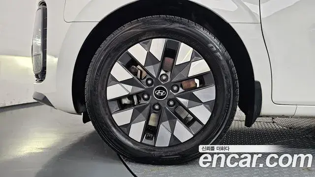 Hyundai Staria 2022 — Фото 5/20
