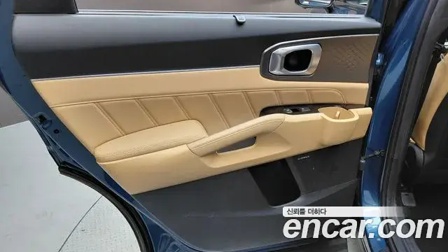 Kia Sorento 2022 — Şəkil 28/32