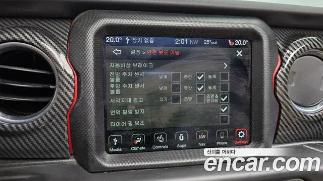 Jeep Wrangler 2021 — Фото 19/20
