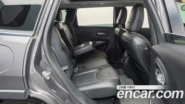 Jeep Cherokee 2020 — Фото 12/20