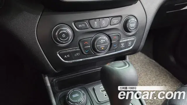 Jeep Cherokee 2020 — Фото 16/20