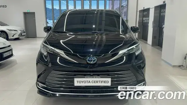 Toyota Sienna 2025 — Photo 1/14