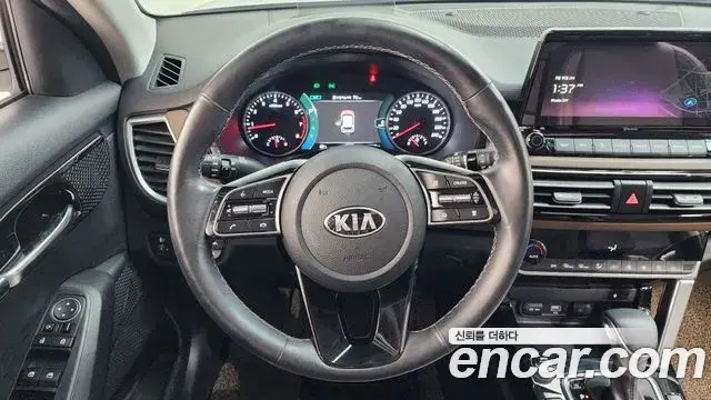 Kia Seltos 2021 — Фото 13/20