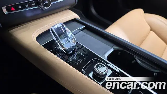 Volvo XC90 2023 — Фото 8/20