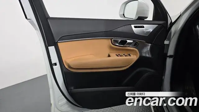 Volvo XC90 2023 — Фото 17/20
