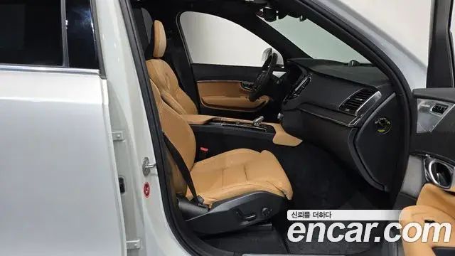 Volvo XC90 2023 — Фото 19/20