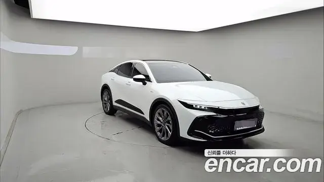 Toyota Crown Crossover 2024 — Photo 12/20