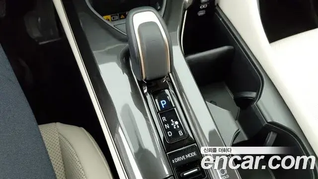 Toyota Crown Crossover 2024 — Photo 18/20