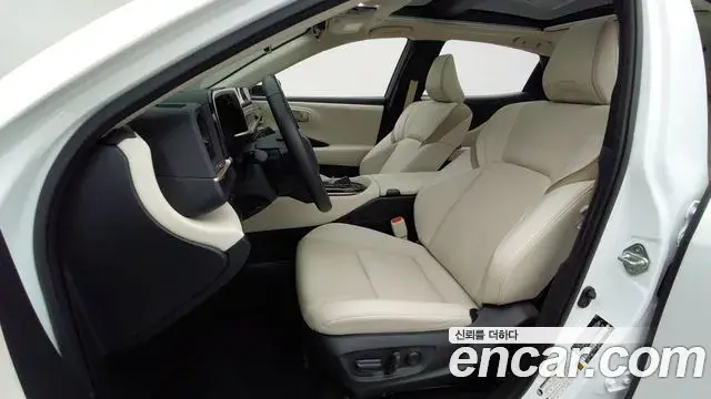 Toyota Crown Crossover 2024 — Photo 19/20
