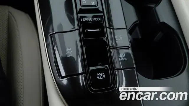 Toyota Crown Crossover 2024 — Photo 9/20