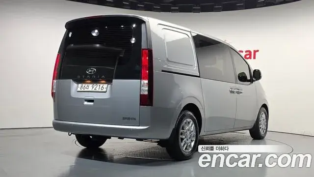 Hyundai Staria 2021 — Фото 1/20