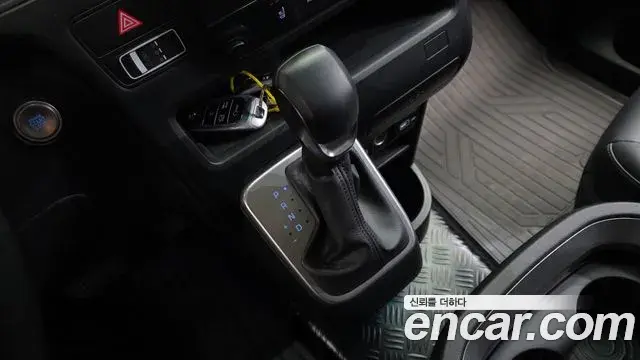 Hyundai Staria 2021 — Фото 8/20
