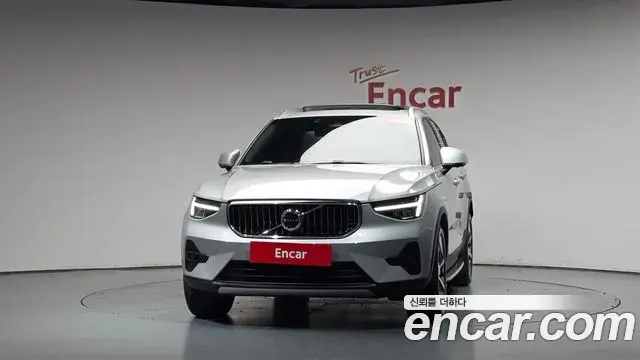 Volvo XC40 2022 — Photo 14/36