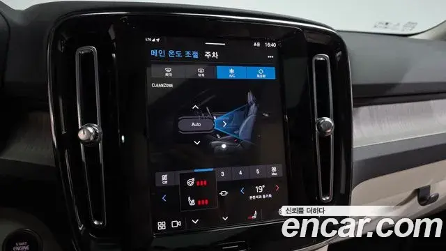 Volvo XC40 2022 — Photo 20/36