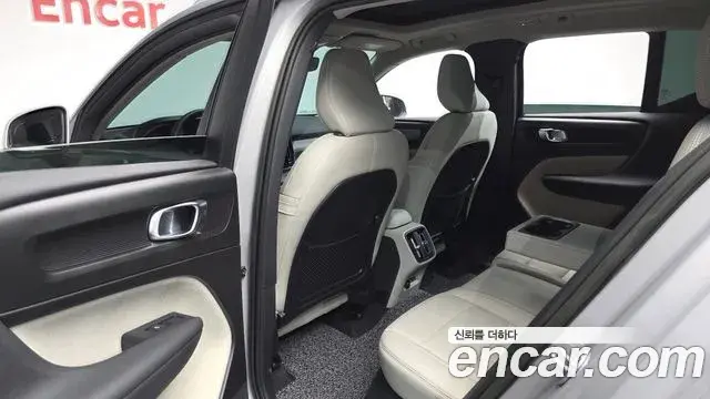 Volvo XC40 2022 — Photo 36/36