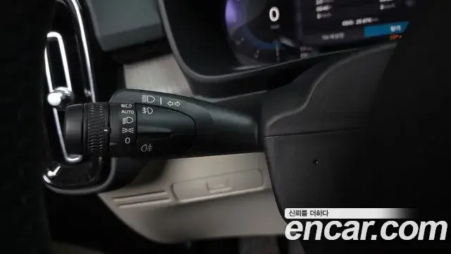 Volvo XC40 2022 — Photo 31/36