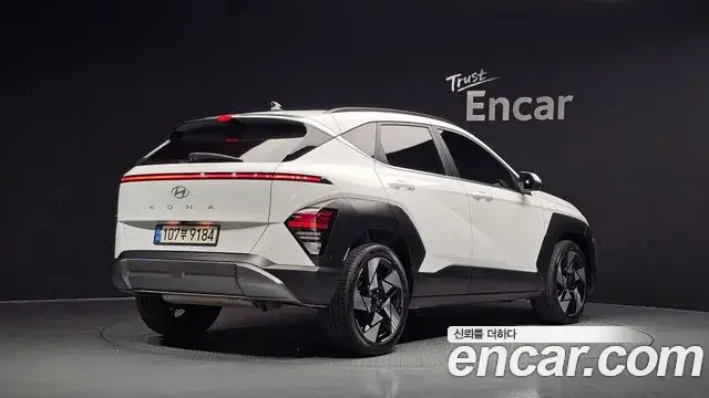 Hyundai Kona 2023 — Фото 2/20