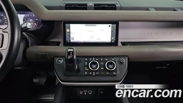 Land Rover Defender 2020 — Фото 15/20