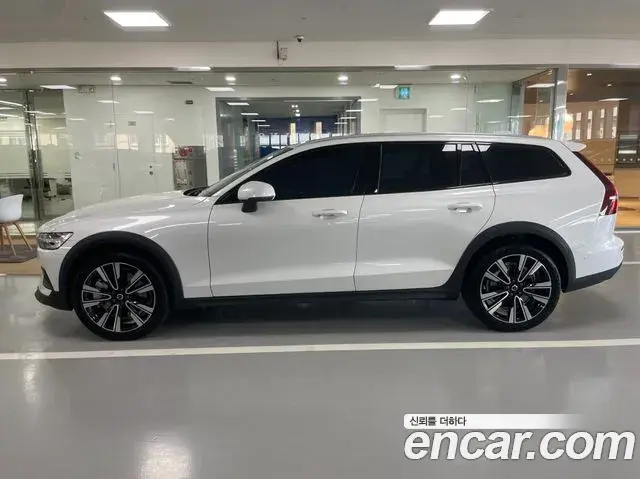 Volvo V60 Cross Country 2025 — Photo 2/20