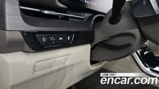 Kia Carnival 2023 — Фото 17/20