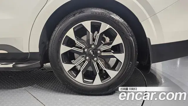 Kia Carnival 2023 — Şəkil 24/38