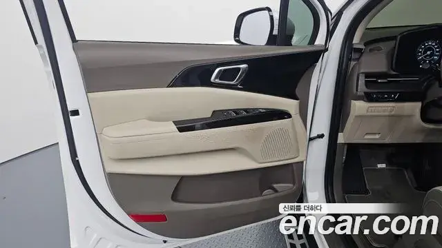 Kia Carnival 2023 — Şəkil 23/38