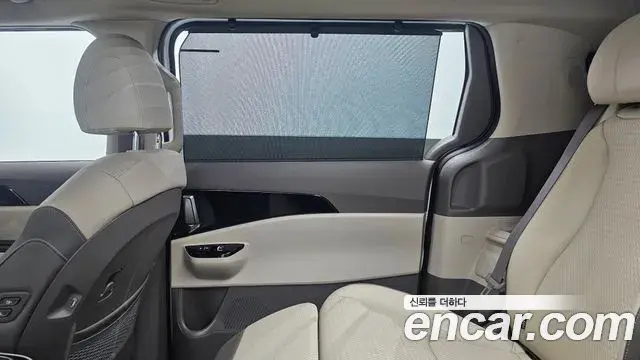 Kia Carnival 2023 — Şəkil 33/38