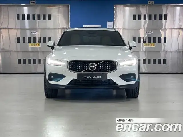 Volvo V60 Cross Country 2025 — Şəkil 17/20