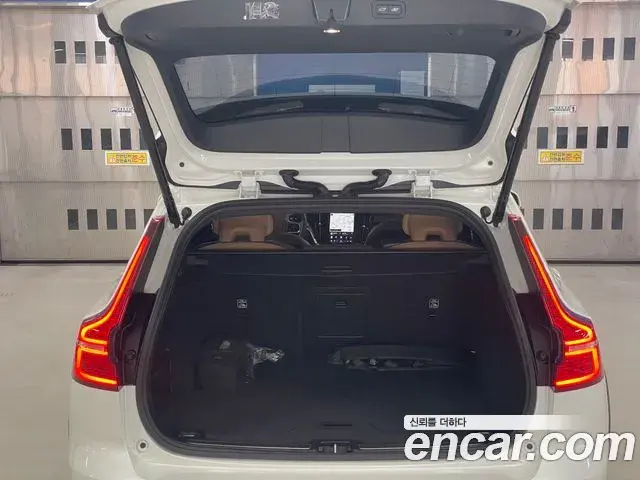 Volvo V60 Cross Country 2025 — Şəkil 18/20