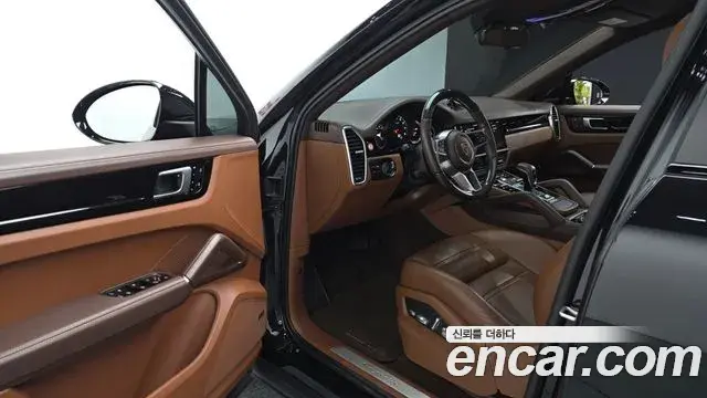 Porsche Cayenne 2021 — Photo 10/20