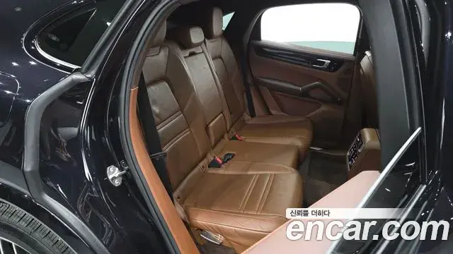 Porsche Cayenne 2021 — Photo 12/20