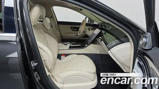 Mercedes-Benz S-Class 2023 — Photo 26/45