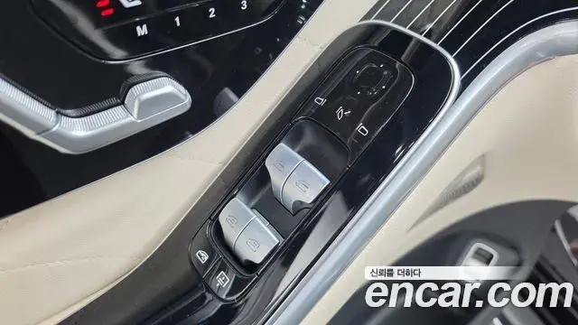 Mercedes-Benz S-Class 2023 — Photo 41/45