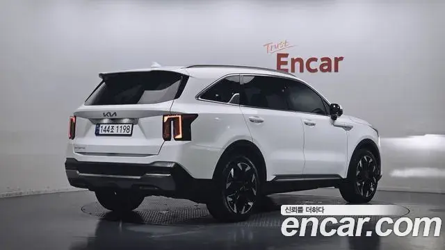 Kia Sorento 2023 — Фото 2/20