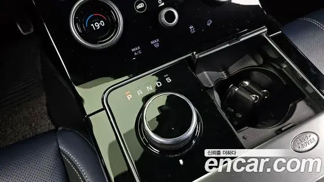 Land Rover Range Rover Velar 2019 — ფოტო 17/20