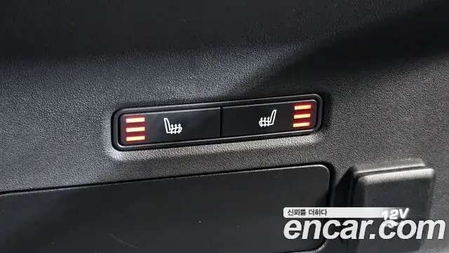 Land Rover Range Rover Velar 2019 — ფოტო 12/20