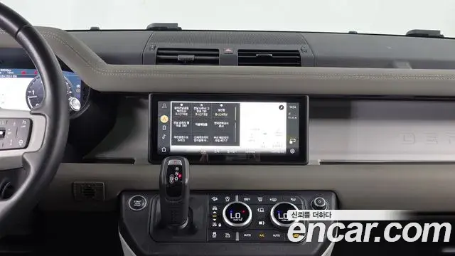 Land Rover Defender 2020 — Фото 14/20