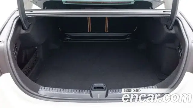 Mercedes-Benz E-Class 2026 — Photo 11/20
