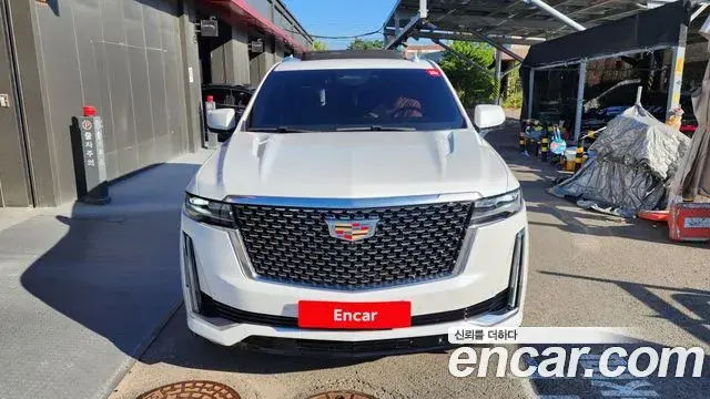 Cadillac Escalade 2021 — ფოტო 33/39